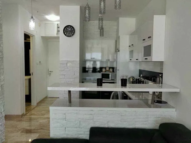 One bedroom apartment in Budva on the first line — photo 4